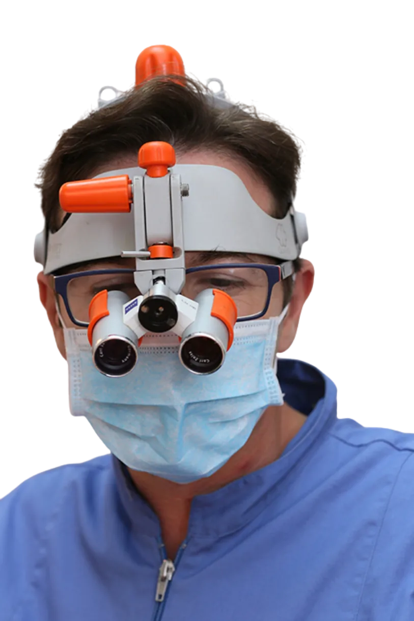 Odontoiatra con sistemi di ingrandimento